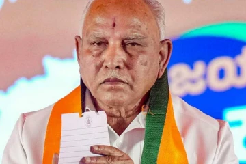 இந்தியா - கர்நாடக முன்னாள் முதலைமைச்சரின் தகாத நடவடிக்கை தொடர்பில் வழக்கு பதிவு