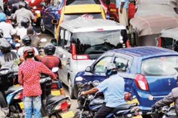 ඉන්ධන පිරවුම්හලක් අසල යකා නැටූ පුද්ගලයෙක්ට සිදු වුන දේ..