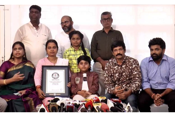 கின்னஸ் சாதனை படைத்த குழந்தை நட்சத்திரம்! யார்னு தெரியுமா? | Abiyum Naanum Child Artist Guinness World Records