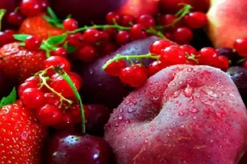 சிவப்பு நிற பழங்களை ஏன் நாம் சாப்பிட வேண்டும்