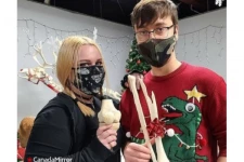 கனடாவில் இடம்பெற்ற விபத்தில் இழந்த காலை பாதுகாப்பாக வைத்திருக்கும்  !