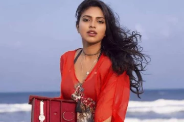 முக்கிய இடத்தில் அனுமதிக்கப்படாமல் ரோட்டிலேயே நிற்க வைக்கப்பட்ட நடிகை அமலாபால்- பரபரப்பு சம்பவம்