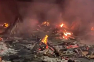 இனப்படுகொலை காலத்துக்கு நிகராக... கும்பல் கும்பலாக எரிக்கப்படும் சடலங்கள்! பதறவைக்கும் வீடியோ காட்சி