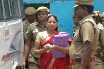 ஒரு மாத பரோலில் சிறையில் இருந்து வெளியே வந்தார் நளினி