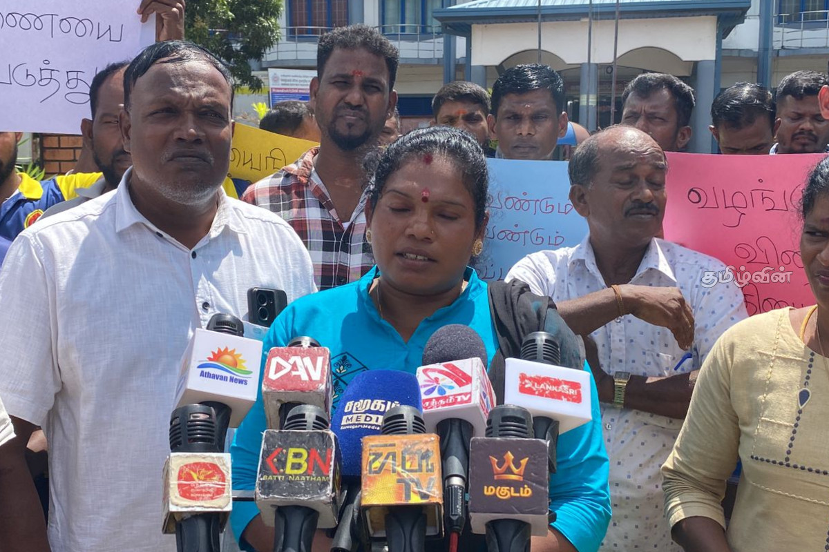 மட்டக்களப்பில் பெண்களுக்கு நடந்த வன்முறைக்கு நீதிக்கோரி போராட்டம் | Protest Demanding Justice Violence Against Women மட்டக்களப்பில் பெண்களுக்கு நடந்த வன்முறைக்கு நீதிக்கோரி போராட்டம் | Protest Demanding Justice Violence Against Women