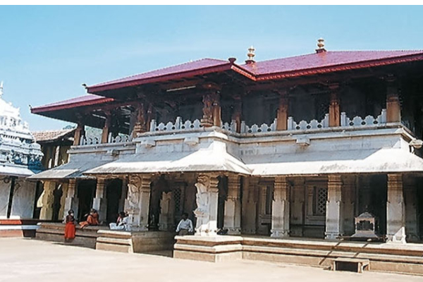 அனைத்தும் அவளுக்கே சொந்தம்; பிரமிக்க வைத்த இசைஞானியின் பக்தி! | Ilaiyaraaja Offering Mookambika Temple