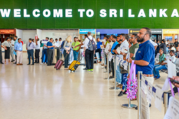 அதிகரித்துள்ள சுற்றுலாப் பயணிகளின் வருகை! குறைந்துள்ள வருவாய் - வெளியாகியுள்ள தகவல் | Tourism Arrivals Hit Record High Earnings Decline