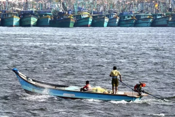 இலங்கையில் தமிழக மீனவர்களின் படகுகள் ஏலம் தொடங்கியது