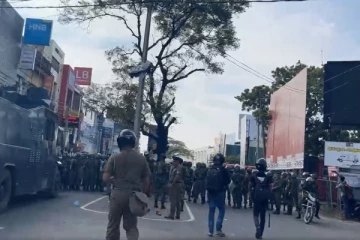 யாழ் நகரமெங்கும் குவிக்கப்பட்டுள்ள சிறிலங்கா படையினர் மற்றும் காவல்துறையினர்!