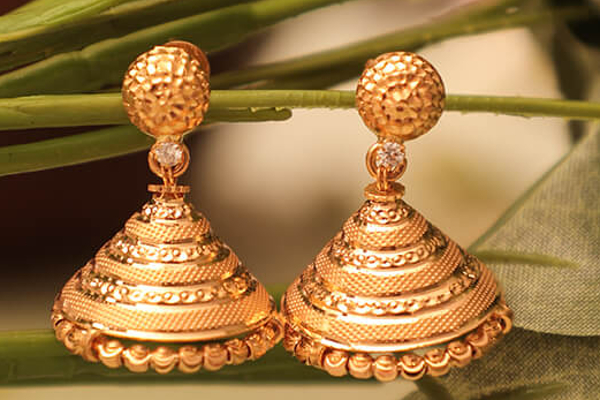 தொடர்ந்து இறங்கிய வேகத்தில் எகிறிய தங்கம் விலை - இன்றைய நிலவரம்! - தமிழ்நாடு