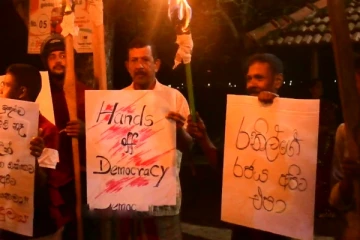 மின் கட்டண அதிகரிப்பை எதிர்த்து தீப்பந்தப் போராட்டம்!