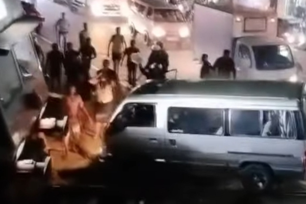 நொடிப்பொழுதில் தவிர்க்கப்பட்ட தொடருந்து விபத்து: ஒருவரின் வீரச் செயலால் காப்பற்றப்பட்ட உயிர்கள் | Train Accident Averted By A Split Second Jaela