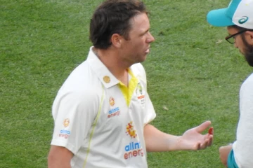 ஸ்டோக்ஸ் வீசிய பந்து தாக்கி அவுஸ்திரேலிய வீரருக்கு ரத்த காயம்!