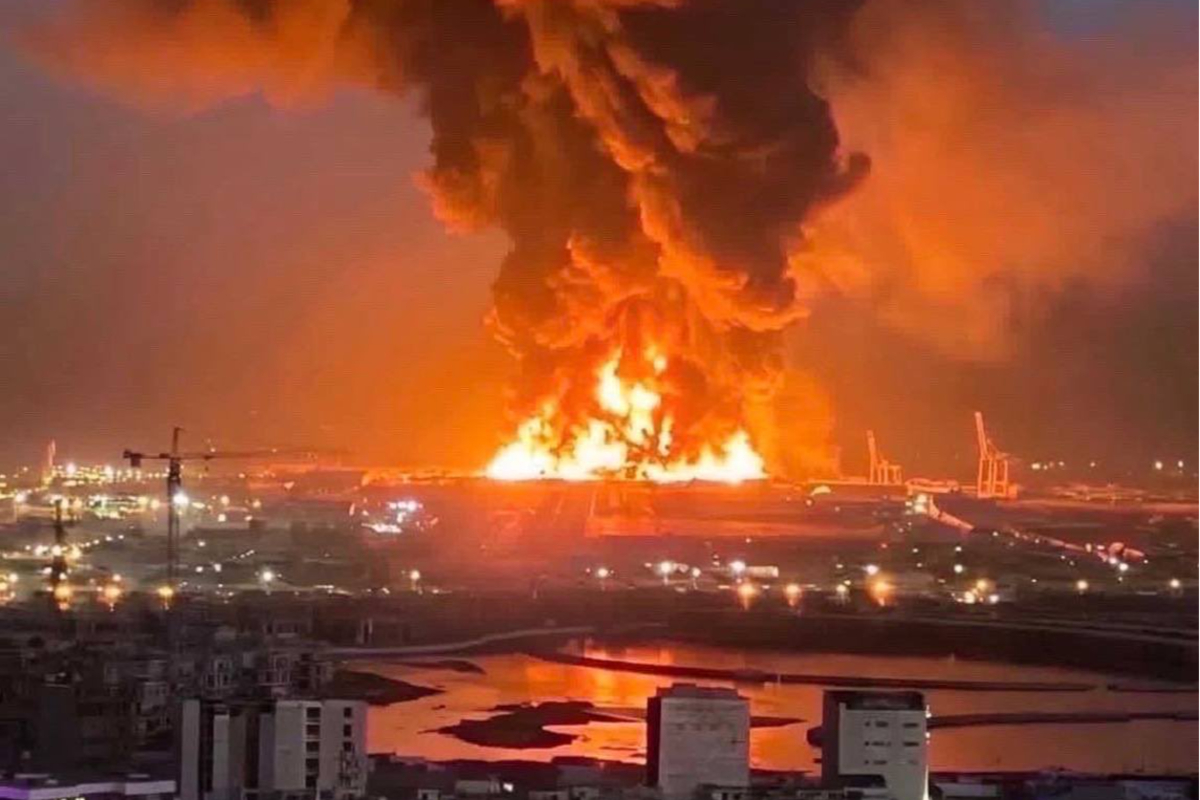 நாட்டில் பதினான்கு நாட்களுக்கு தேவையான எரிபொருளே கையிருப்பில் இருக்கிறது: தயாசிறியின் பகிரங்கம் | Dayasirijayasekara Fuelcrisis Srilankafuel