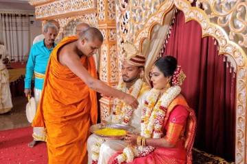 யாழில்  இந்து திருமண நிகழ்வில்  பௌத்த துறவி!