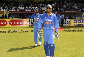 ‘இந்திய அணியில் மீண்டும் தோனி’ - வெறித்தனமாக கொண்டாடும் ரசிகர்கள்