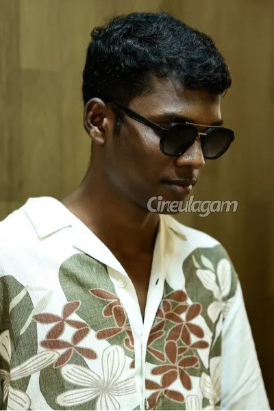 சூப்பர் சிங்கர் 11 புகழ் சரண் ராஜாவா இது, ஹேர் ஸ்டைல் மாற்றி ஆளே மாறிவிட்டாரே.... செம லுக் பாருங்க | Super Singer Saran Raja New Getup Photo