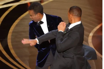 ஒஸ்கார் விருது விழாவில் நிகழ்ச்சி தொகுப்பாளரின் கன்னத்தில் அறைந்த நடிகர் வில் ஸ்மித்! அதிர்ச்சியில் அரங்கம்