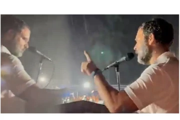 கொட்டும் மழையில் நனைந்துக்கொண்டே மேடையில் பேசிய ராகுல்காந்தி - வைரலாகும் வீடியோ