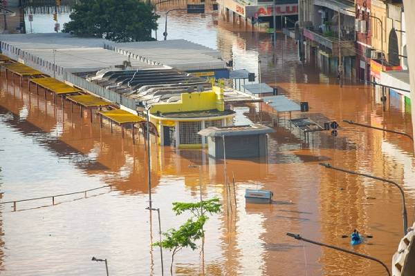 பிரேசிலில் ஏற்பட்ட வெள்ளத்தில் சிக்கி 46 பேர் உயிரிழப்பு | 46 Dead In Brazil Floods
