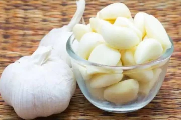 பூண்டை பச்சையாக உண்பதால் கிடைக்கும் நன்மைகள் என்னென்ன?