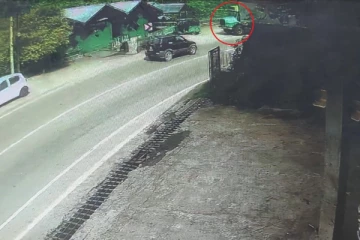 லொறி - மோட்டார் சைக்கிள் மோதி விபத்து