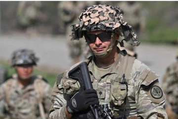 அமெரிக்க தளத்தில் தாக்குதல்! தீவிரமாக தேடப்படும் தாக்குதல்தாரிகள்