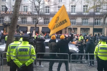 லண்டனிலுள்ள இந்திய தூதரகம் முன் காலிஸ்தானியர்கள் போராட்டம்; குவிந்த பொலிசார்!