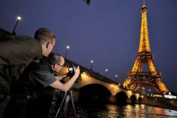 ஈபிள் கோபுரத்தை இந்த நேரத்தில் புகைப்படம் எடுப்பது குற்றம்: உங்களுக்குத் தெரியுமா?