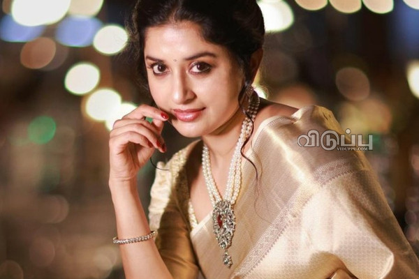 41 வயதில் இப்படியொரு கிளாமர்!! மீண்டும் ஆட்டத்தை ஆடும் விஜய் பட நடிகை.. | Meera Jasmine Latest Outing Photos Post Viral