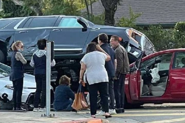 கார் விபத்தில் அதிர்ஷ்டவசமாக உயிர் தப்பிய நடிகர் அர்னால்டு!