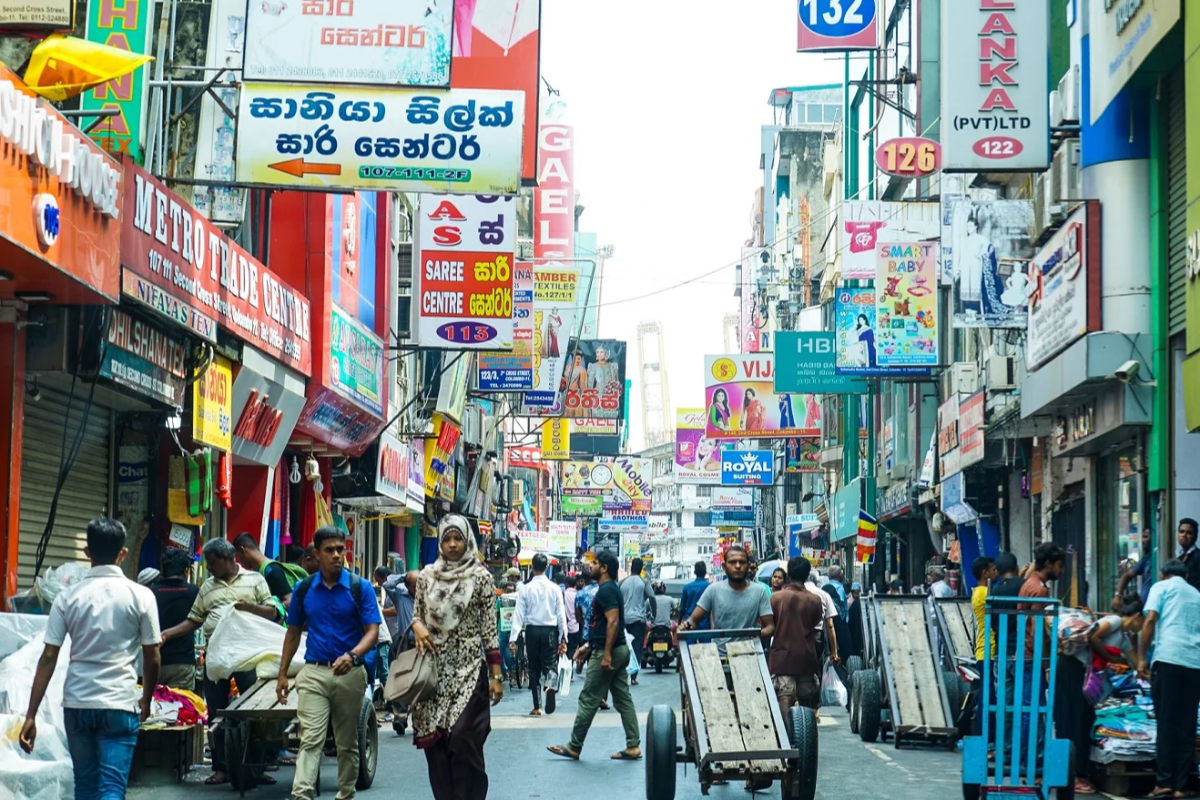 மத்தியக் கிழக்கு போர்ச் சூழலால் இலங்கை வியாபாரிகள் செய்யும் மோசடி! களமிறக்கப்படும் புலனாய்வாளர்கள்.. | Sri Lanka Fuel Crisis And Economic Crisis
