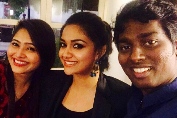 கீர்த்தியை கடிக்க வந்த நாய்.. பயந்து ஓடிய வைரல் வீடியோ | Dogs Attacks Keerthy Suresh When She Ended Dance