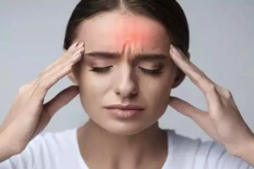 திடீர் தலைவலி ஏற்பட காரணம் என்ன? அனைவரும் தெரிஞ்சிக்க வேண்டிய விஷயம்