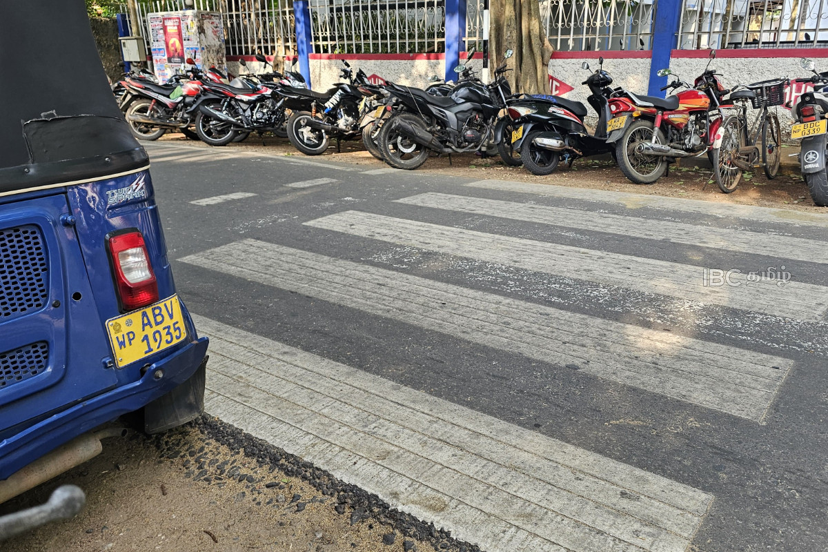 வீதி விதிமுறைகளை மீறிய மானிப்பாய் காவல்துறையினர்...! | Manipay Police Violates Traffic Rules Jaffna