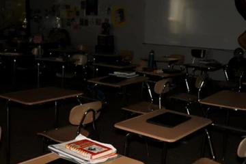 இருட்டறையில் கட்டி வைத்து 10 மாணவர்கள் மீது கொடூர தாக்குதல்! பின்னணியில் வெளியான அதிர்ச்சி தகவல்