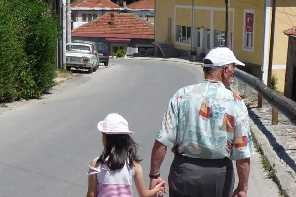 பணத்திற்காக தனது சொந்த பேத்தியை கடத்திய தாத்தா! | Grandfather Kidnapped His Granddaughter For Money