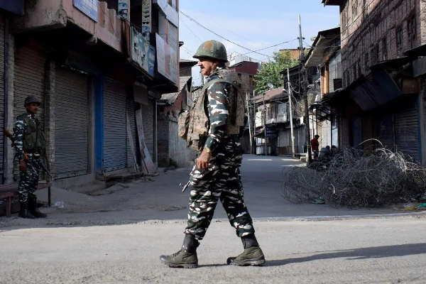 காஷ்மீரில் பயங்கரவாதிகள் ஊடுருவல் - எச்சரிக்கை விடுத்த உளவுத்துறை! | World Viral News