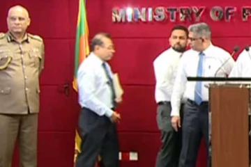 ජනාධිපති මන්දිරයේ තිබී හමුවූ මුදල් ගැන මහජන ආරක්ෂක ඇමතිගෙන් පිළිතුරු