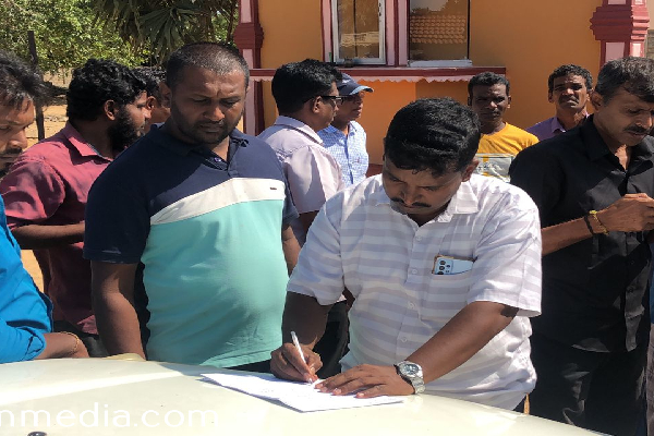  யாழில் நில அபகரிப்பு நடவடிக்கை; களத்தில் மக்களுடன் சுமந்திரன் | Land Expropriation Jaffna Navy People In The Field