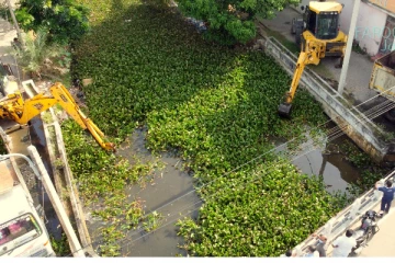 சாய்ந்தமருதில் வெள்ள அபாயத்தை கட்டுப்படுத்த தோணா சுத்திகரிப்பு பணி (Photos)