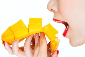 நீரிழிவு நோயாளி மாம்பழம் சாப்பிடலாமா? அதிகம் சாப்பிட்டால் இவ்வளவு பக்கவிளைவுகள் ஏற்படுமா?