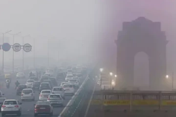 டெல்லியில் தொடருந்து மற்றும் விமான சேவைகள் பாதிப்பு