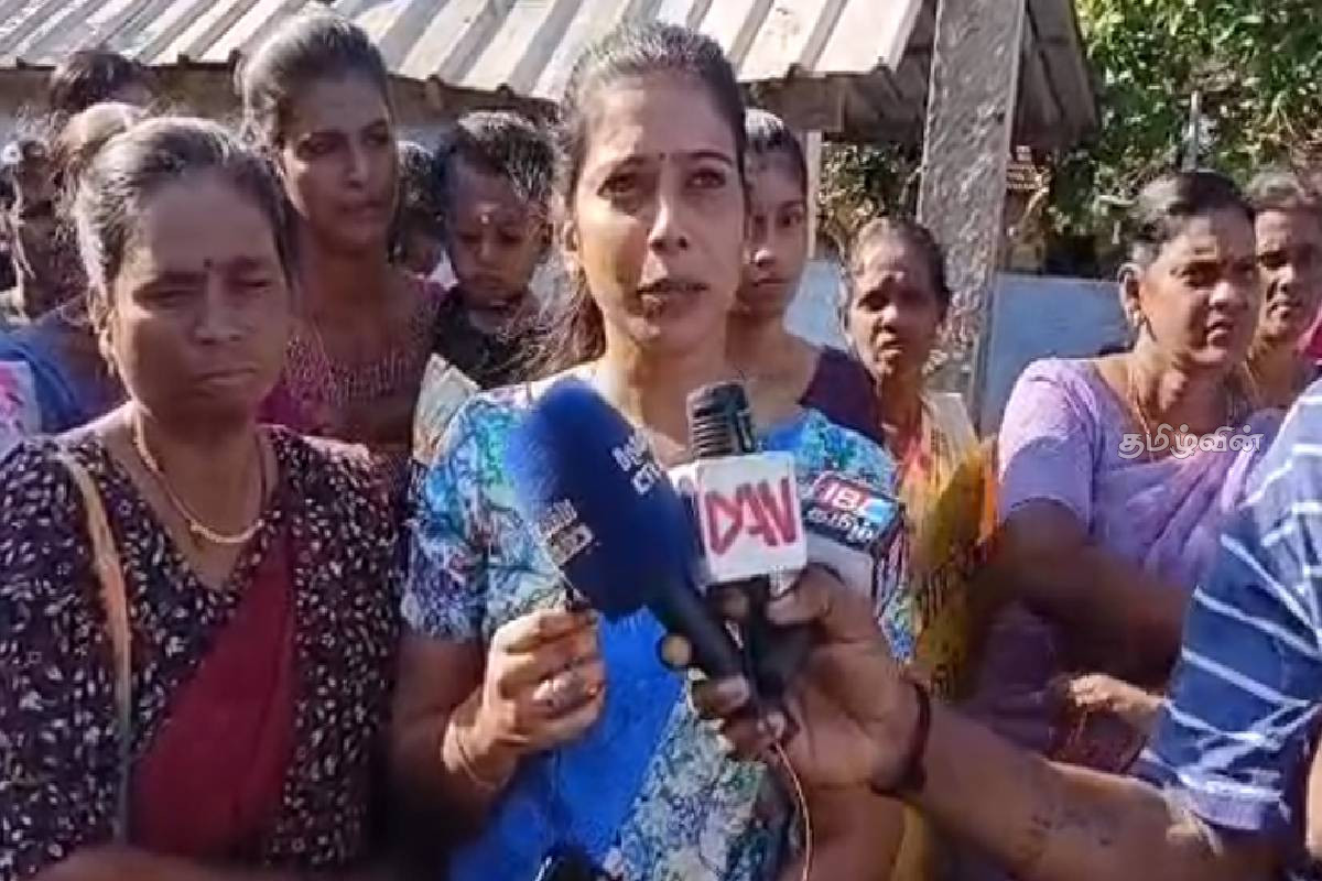 யாழில் இடமாற்றம் பெற்ற அதிபரை மீண்டும் நியமிக்க கோரி போராட்டம் | Protest In Jaffna Demanding Transferred Principal