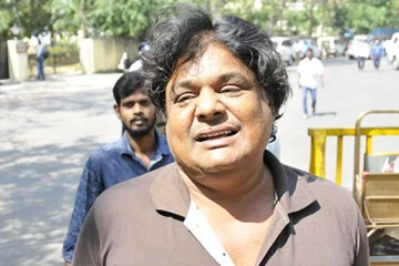 நடிகையின் சொத்து அபகரிக்க முயற்சி - மன்சூர் அலிகான் மீது போலீசில் புகார்