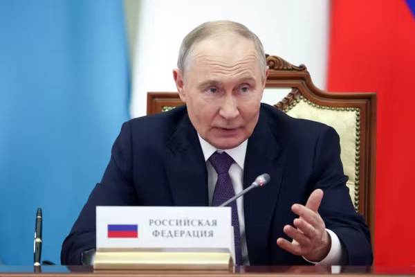 புடின் இல்லத் தாக்குதல் ஒரு கட்டுக்கதை: ரஷ்யாவின் குற்றச்சாட்டை உடைத்தெறிந்த ஜெலென்ஸ்கி...! | Ukraine Denies Drone Attacks On Putin S Home புடின் இல்லத் தாக்குதல் ஒரு கட்டுக்கதை: ரஷ்யாவின் குற்றச்சாட்டை உடைத்தெறிந்த ஜெலென்ஸ்கி...! | Ukraine Denies Drone Attacks On Putin S Home