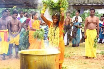 கொதிக்கும் மஞ்சள் நீரை உடல் மீது ஊற்றிக் கொண்டு ஆக்ரோஷமாக சாமியாடி அருள்வாக்கு கூறிய இளம் பெண்! பதறிப் போன பக்தர்கள்