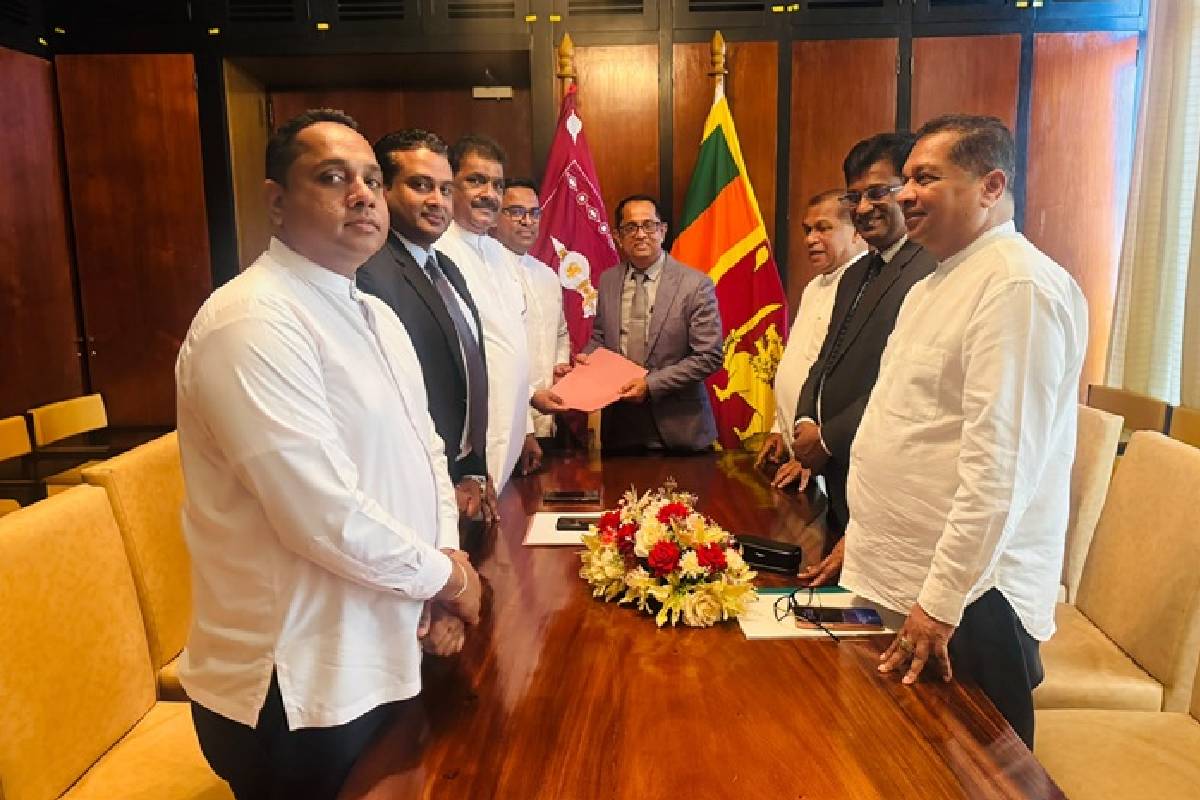 நீதி அமைச்சருக்கு எதிரான நம்பிக்கையில்லாப் பிரேரணை சபாநாயகரிடம் கையளிப்பு! | Submitted No Confidence Motion Against Justice Min நீதி அமைச்சருக்கு எதிரான நம்பிக்கையில்லாப் பிரேரணை சபாநாயகரிடம் கையளிப்பு! | Submitted No Confidence Motion Against Justice Min