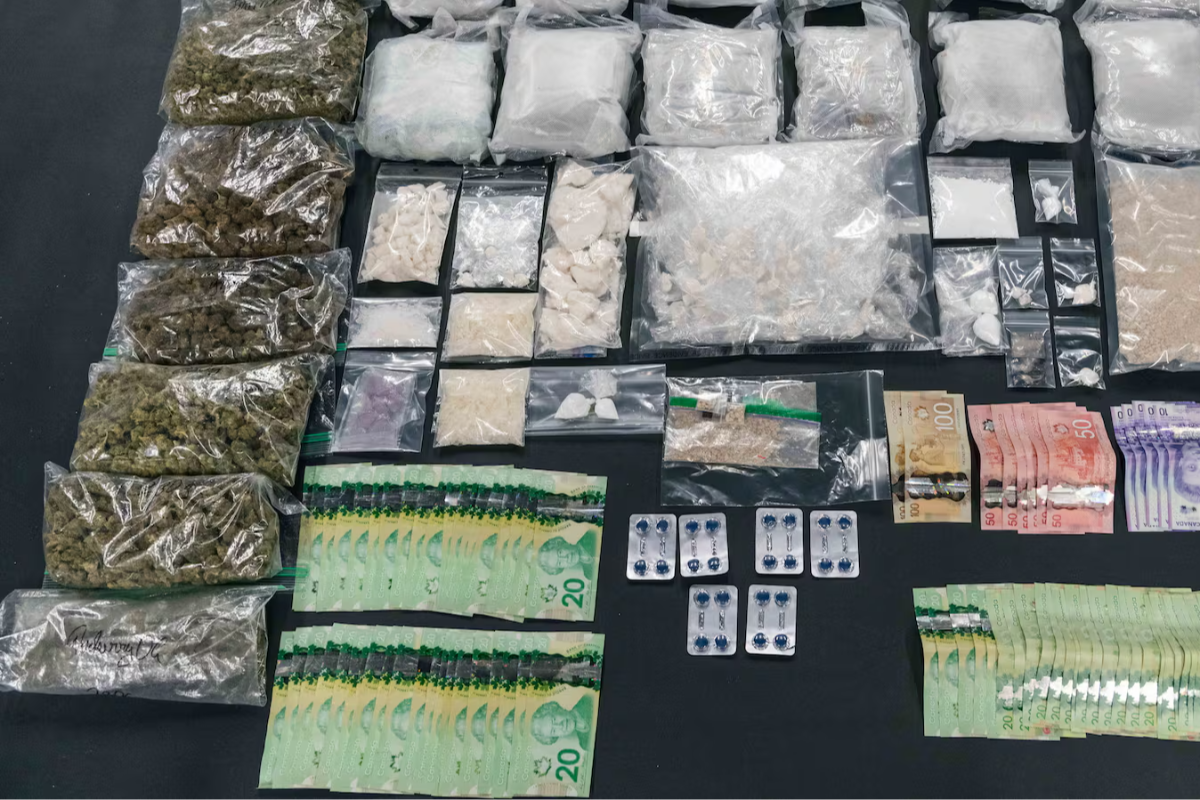 சரேயில் $900,000 மதிப்பிலான போதைப்பொருட்கள் பறிமுதல்: | Drug Bust In Surrey Bc Leads To Charges