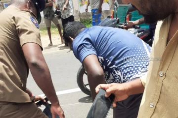 மோட்டார் சைக்கிளில் இருந்து தூக்கி வீசப்பட்டு மூன்றரை வயது சிறுமி பலி